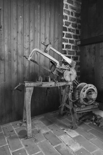 Old-fashioned machine hacksaw_BW