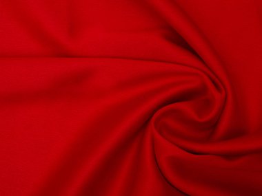 Kırmızı kumaş dalgalar atılır. Arka plan veya doku için kırmızı ipek kumaş.