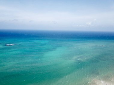Güzel Karayip Denizi 'nin yukarısından drone fotoğrafı