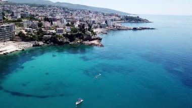 Güzel Akdeniz ve Dobra Voda Karadağ 'ın insansız hava aracı videosu