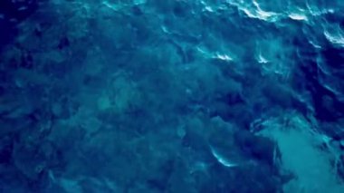 Akdeniz 'in yukarısından bir İHA videosu ve Karadağ' da güzel bir günbatımı