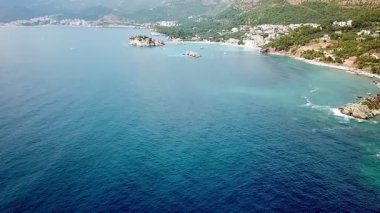 Karadağ 'ın Sveti Stefan kentinin insansız hava aracı videosu