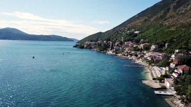 Karadağ 'daki Kotor Körfezi manzaralı Igalo kasabasının Njivice ilçesine insansız hava aracı ateş açtı.