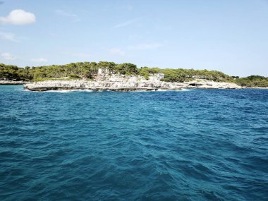 Calo des Borgit körfezinin yukarısından insansız hava aracı atışı.