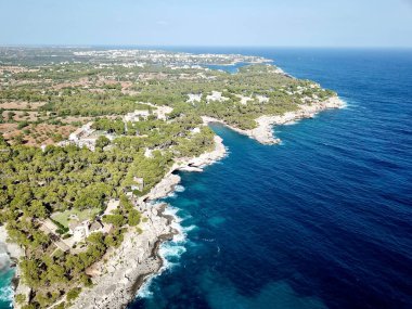 Calo des Borgit körfezinin yukarısından insansız hava aracı atışı.