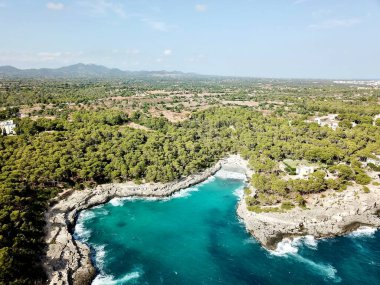 Calo des Borgit körfezinin yukarısından insansız hava aracı atışı.