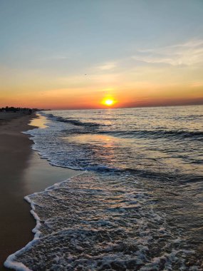 Günün farklı saatlerinde güzel deniz manzarası