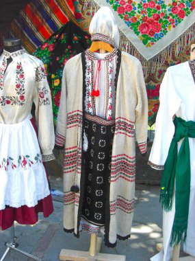 Geleneksel Ukrayna halk kıyafetleri
