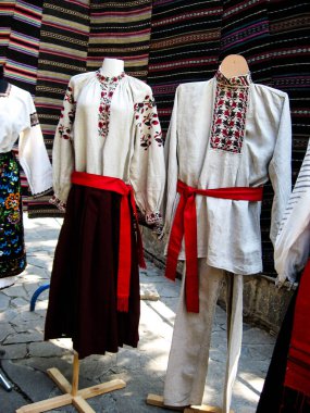 Markette geleneksel Türk kıyafetleri