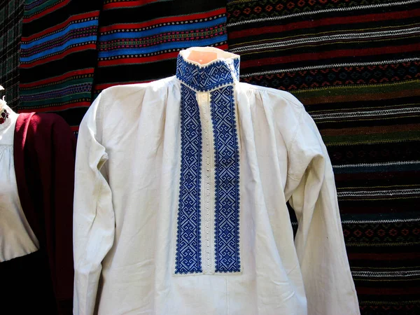 Geleneksel Gürcü Ulusal Kıyafetleri