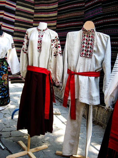 Markette geleneksel Türk kıyafetleri