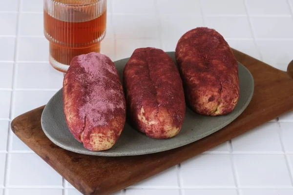 Kore Tatlı Patates Mochi Ekmeği ya da içinde yumuşak dolgu olan Goguma Ppang ekmekleri..