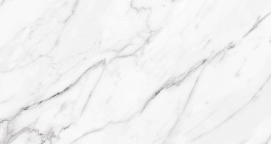 Carrara mermeri beyaz renk ve doğal taşın üzerindeki doğal çatlakların karışımı lüks görünüyor.