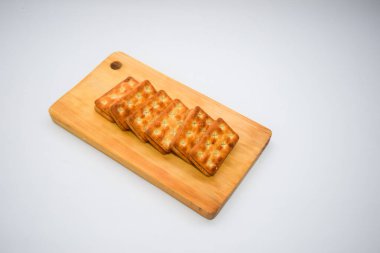 Katmanlar arasında tatlı reçelli bisküviler