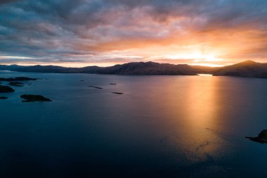 Loch Linnhe üzerinden günbatımı