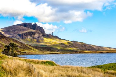 Loch Leathan görülen Storr yaşlı adam