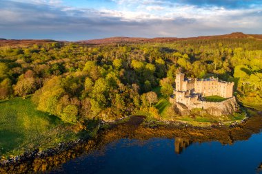 Dunvegan Kalesi'nde, Isle of Skye günbatımı