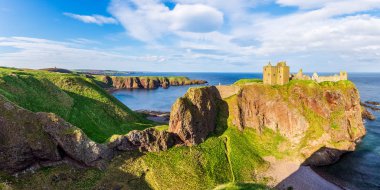 Stonehaven yakınlarındaki Dunnottar Kalesi