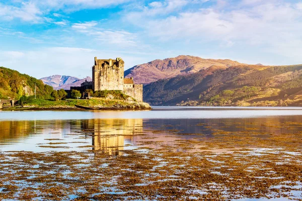 Loch Duich 'teki Eilean Donan Kalesi