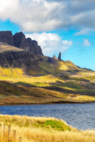 Old Man Storr Seen Loch Leathan — Stock Photo, Image