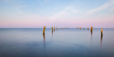 Groyne Albuen sahilde
