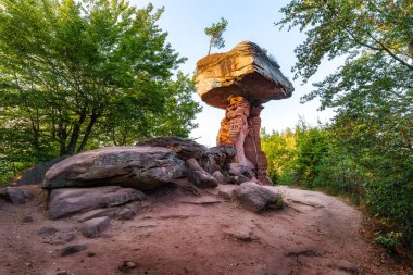 Hinterweidenthal yakınlarındaki Devils Tablo