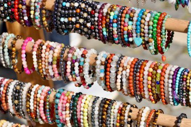 Satılık mücevher ve aksesuarlar