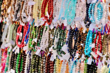 Bir sürü farklı boncuğu kapat.