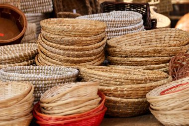 Hasır sepetli hasır sepetler