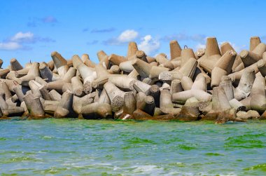 Dalgalı Deniz Savunma beton bloklar ve okyanus 