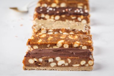 Vegan ham ev yapımı somun çikolatalı gofret. Sağlıklı yaşam tarzı ve çiğ vegan gıda kavramı