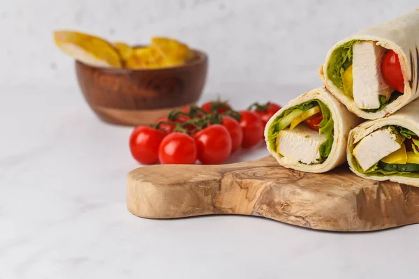 Gegrillte Burrito Wraps Mit Huhn Und Gemüse Fajitas Fladenbrot Shawarma — Stockfoto