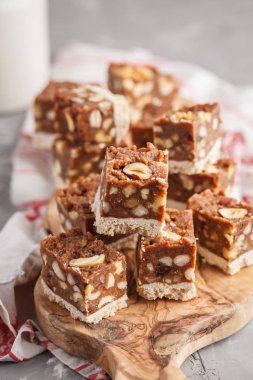 Çiğ vegan tatlı ile fındık ve tarihleri. Sağlıklı yaşam tarzı ve çiğ vegan tatlı kavramı