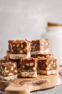Çiğ vegan tatlı ile fındık ve tarihleri. Sağlıklı yaşam tarzı ve çiğ vegan tatlı kavramı