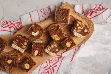 Çiğ vegan tatlı ile fındık ve tarihleri. Sağlıklı yaşam tarzı ve çiğ vegan tatlı kavramı