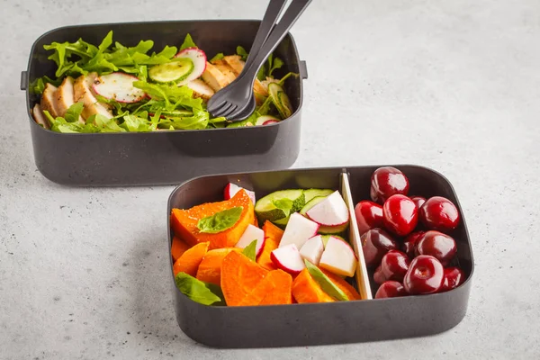 Healthy Meal Prep Containers Grilled Chicken Salad Sweet Potato Berries — Stock Photo, Image