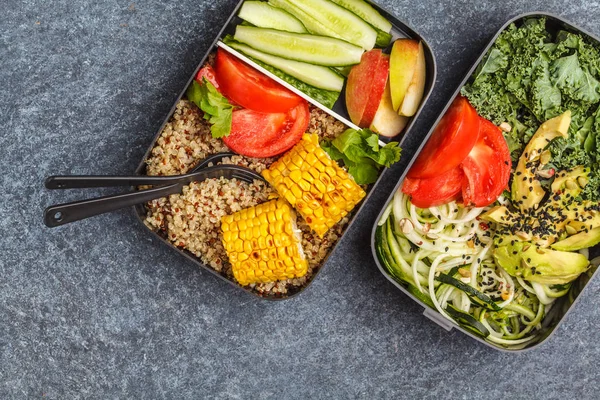 Gefäße Für Gesunde Mahlzeiten Mit Quinoa Avocado Mais Zucchini Nudeln — Stockfoto