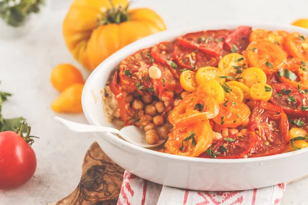 Torta Vegetariana Tomate Com Grão Bico Salsa Forma Branca Vegan — Fotografia de Stock