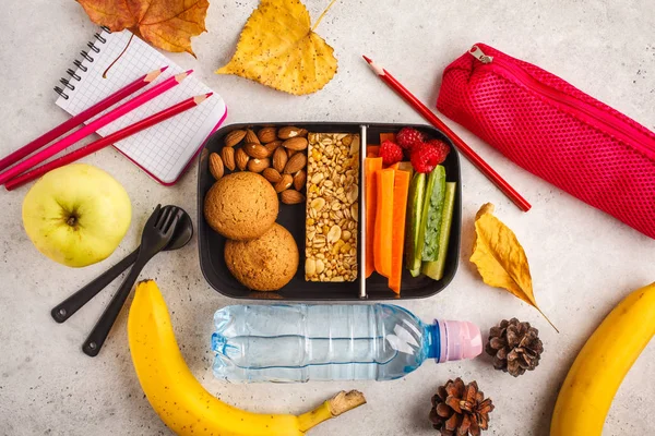 Gefäße Für Gesunde Mahlzeiten Mit Obst Beeren Snacks Und Gemüse — Stockfoto