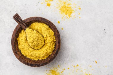 Ahşap kase, kopya alanı, beyaz arka plan, kopya alanı beslenme Maya. Sağlıklı vegan gıda kavramı.