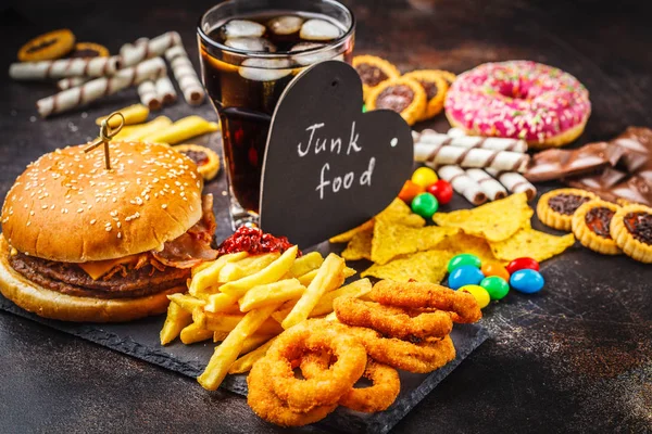 Junk Food Koncept Onyttig Mat Bakgrund Snabbmat Och Socker Hamburgare — Stockfoto