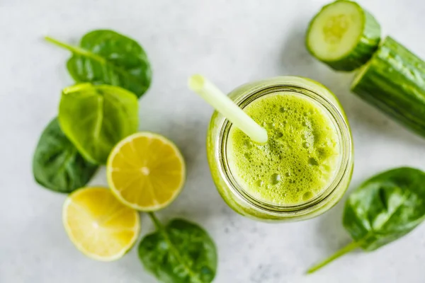 Smoothie Verde Saudável Suco Frasco Maçã Espinafre Batido Pepino Fundo — Fotografia de Stock