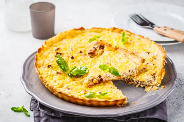 Homemade Tuna Pie Tomatoes Basil Gray Dish — Stock Photo, Image