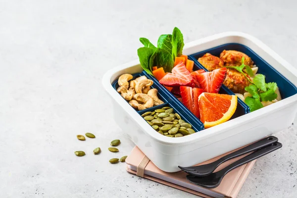 Healthy food lunch box. Vegan food: beans meatballs, pasta, vege — Stock Photo, Image