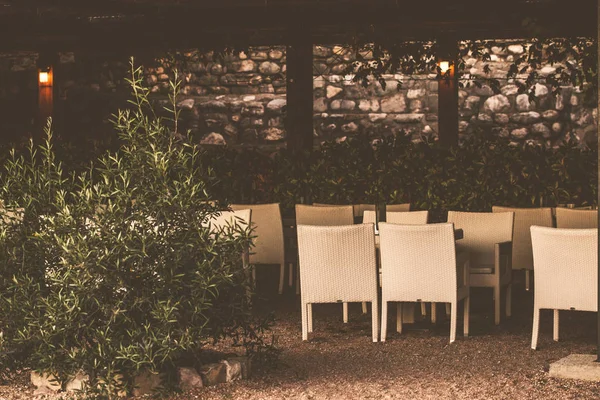 Restaurante na praia ao pôr do sol, Montenegro . — Fotografia de Stock