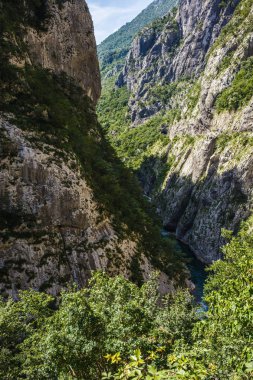 Karadağ dağlarında Tara Nehri Kanyonu.