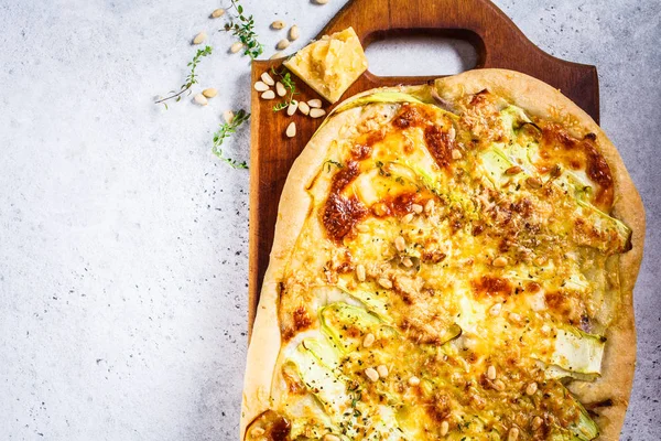 Vegetarian pizza with zucchini, cheese and nuts. — Stock Photo, Image