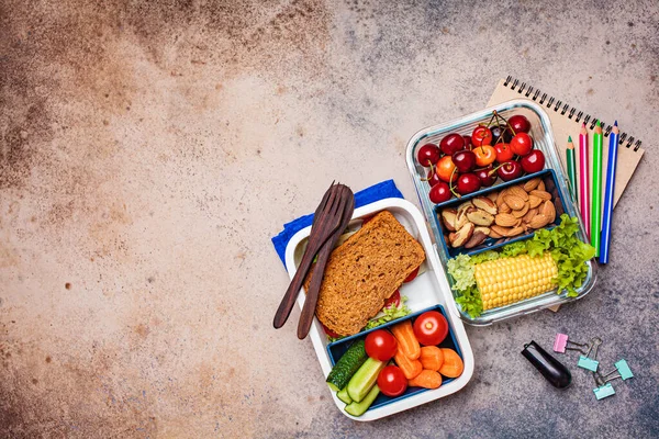 Vissza Tantervhez Ebédlő Doboz Egészséges Friss Ételekkel Szendvics Zöldségek Gyümölcsök — Stock Fotó