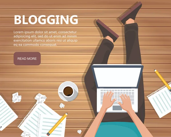 Gazete ya da dergi için köşe yazısı yazmak. Adam yerde oturuyor ve dizüstü bilgisayarını kucağında tutuyor. Düz vektör illüstrasyonu