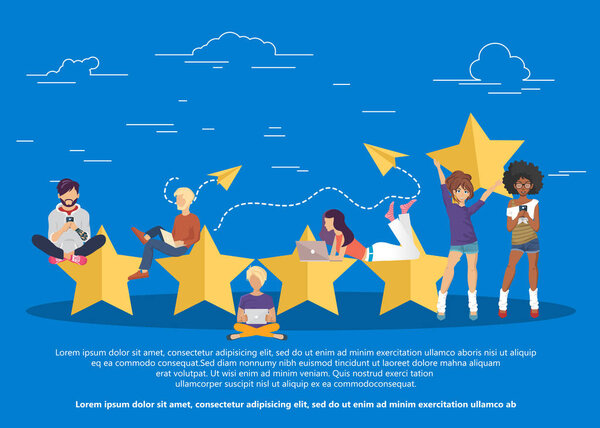 Концепция обратной связи, сообщения отзывов и уведомлений. Рейтинг по показателям обслуживания клиентов. Пять больших звезд с людьми, сидящими на них и дающими отзывы на их ноутбуках. Плоский вектор